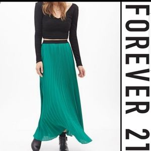 Pleated Maxi skirt